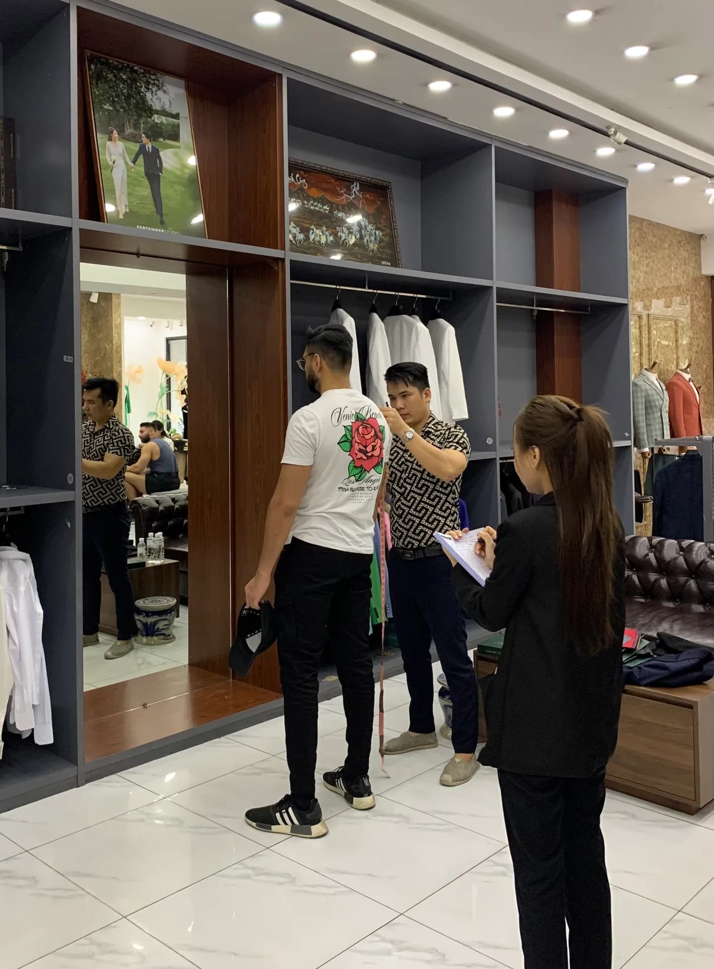 Phóng sự tại showroom — Mon Amie