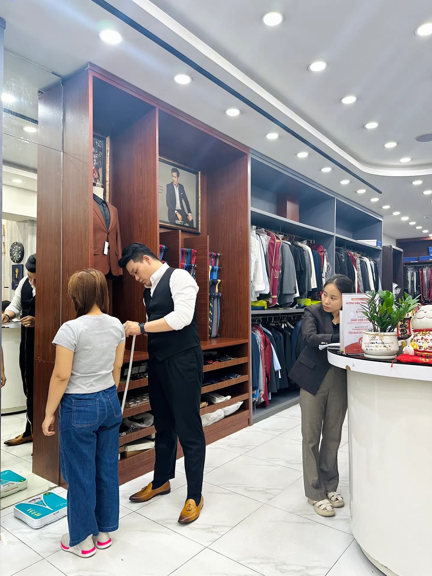 Phóng sự tại showroom — Mon Amie