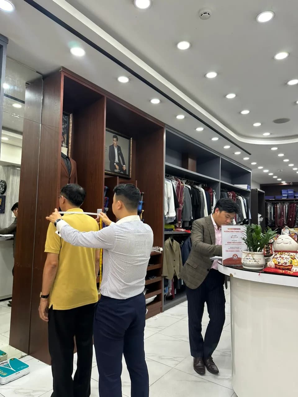 Phóng sự tại showroom — Mon Amie