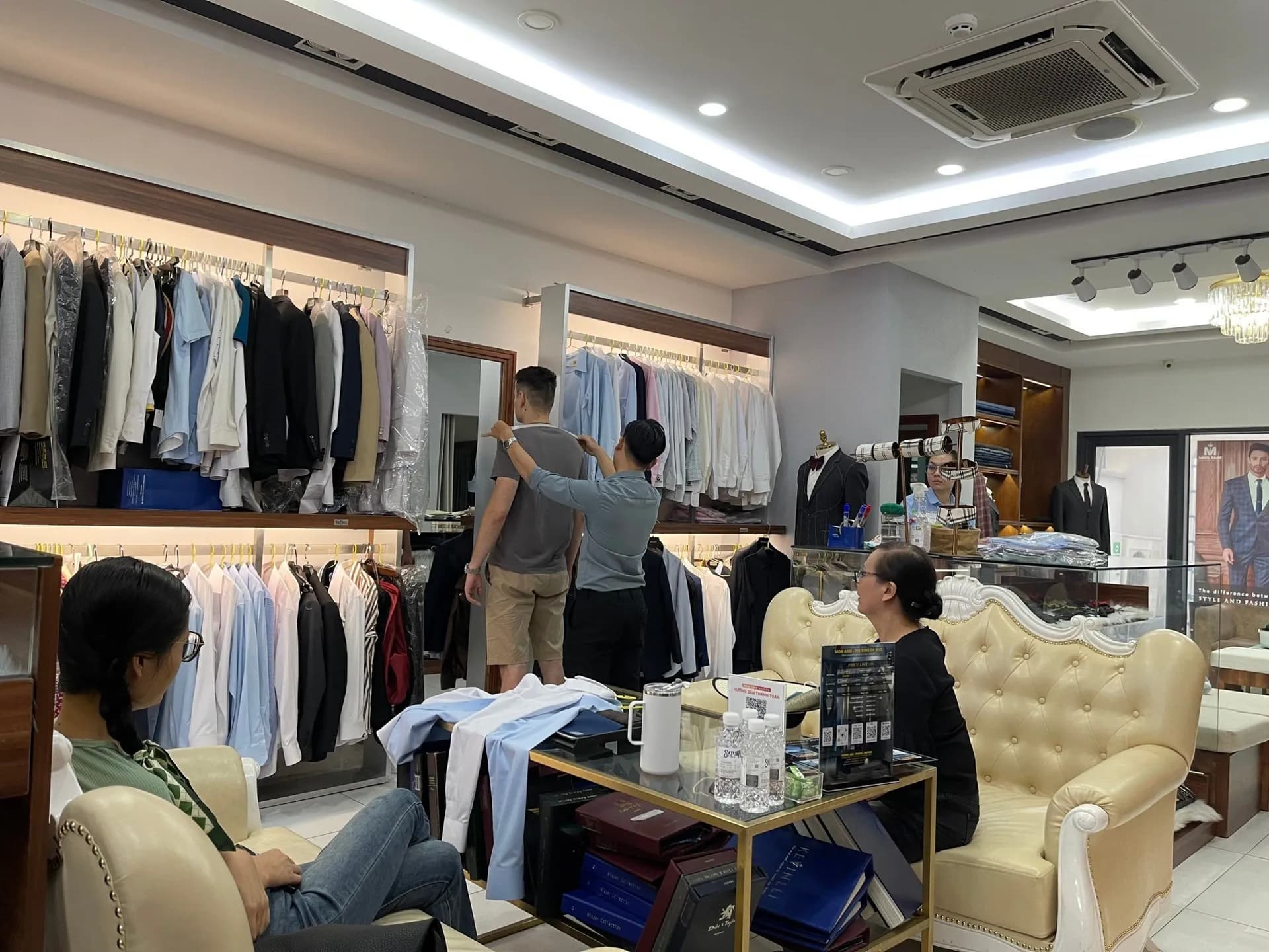 Phóng sự tại showroom — Mon Amie