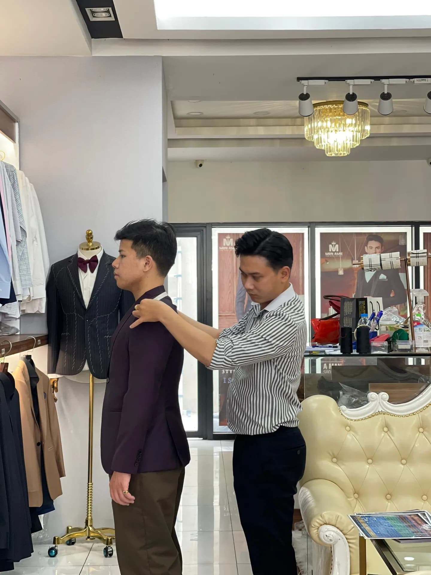 Phóng sự tại showroom — Mon Amie