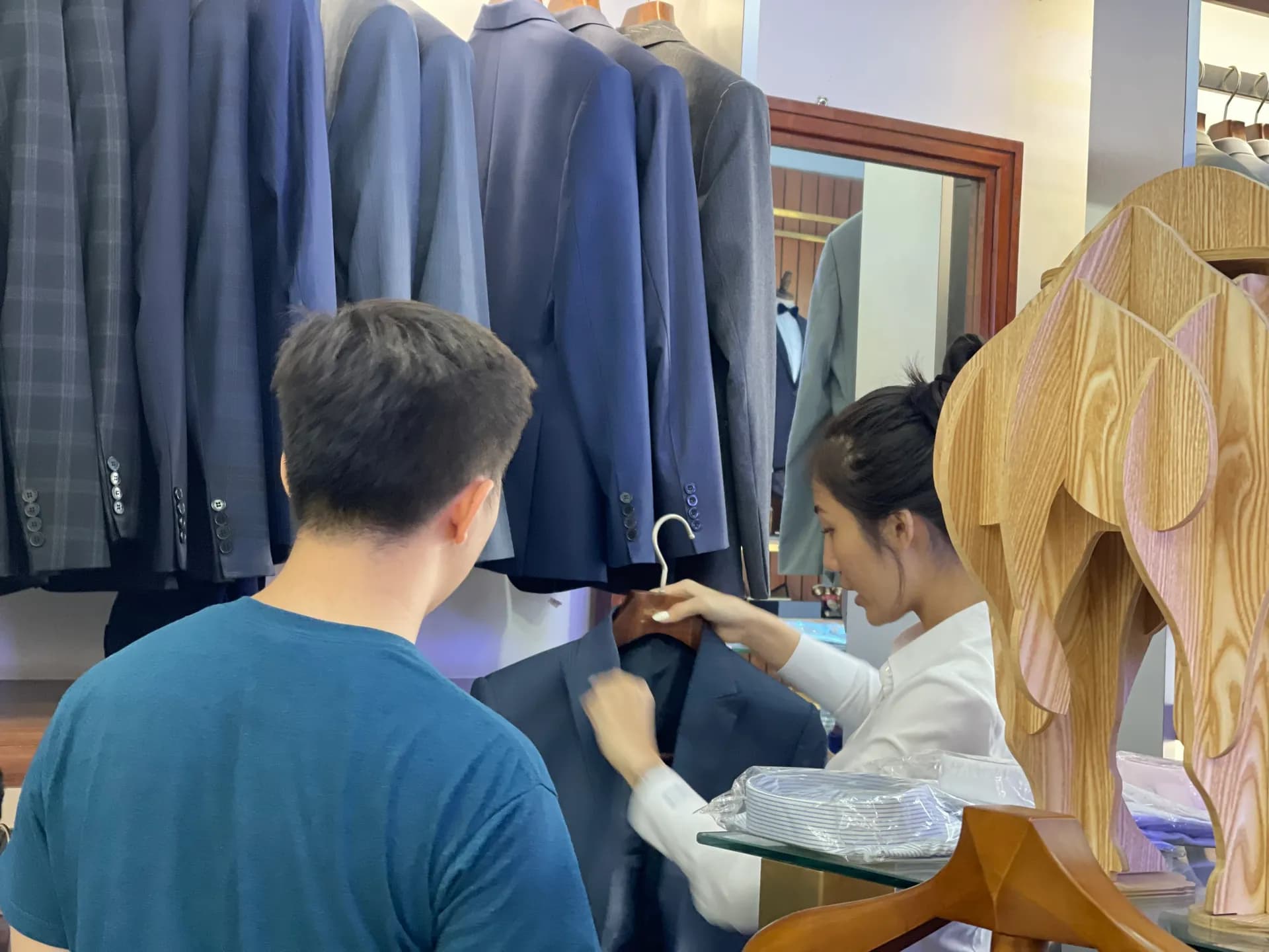 Phóng sự tại showroom — Mon Amie