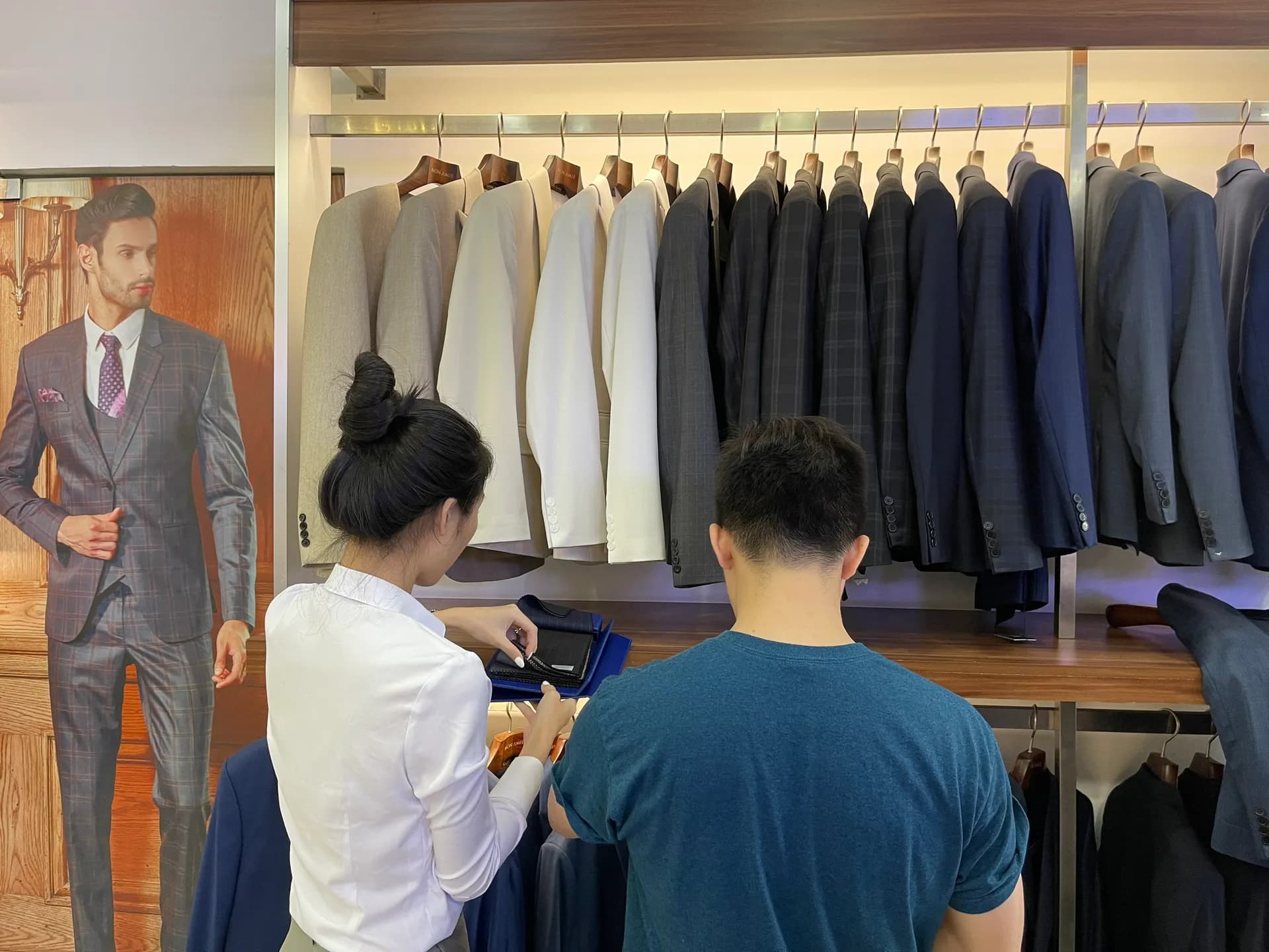 Phóng sự tại showroom — Mon Amie