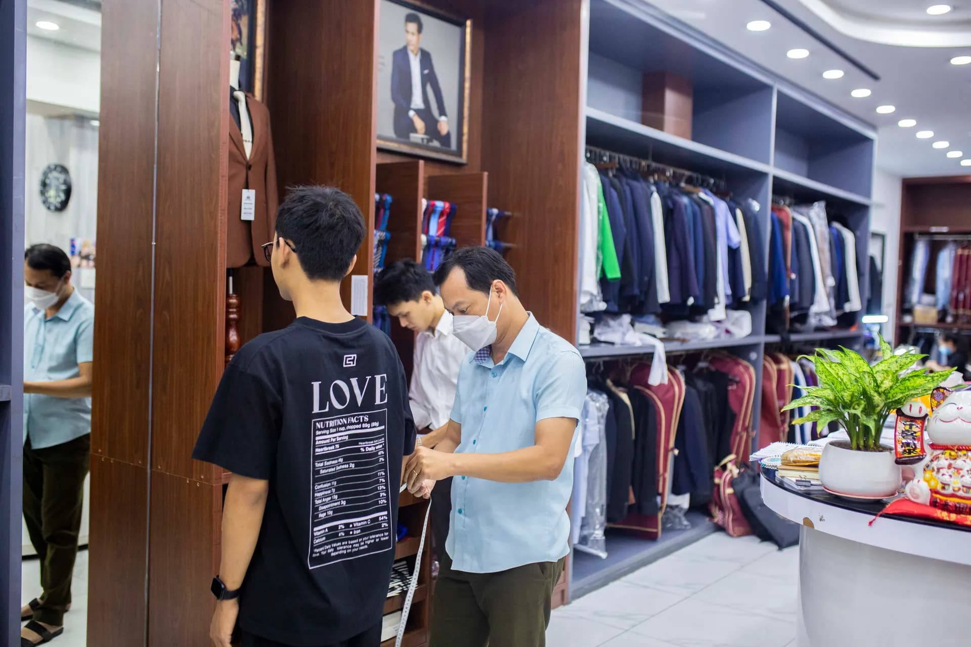 Phóng sự tại showroom — Mon Amie
