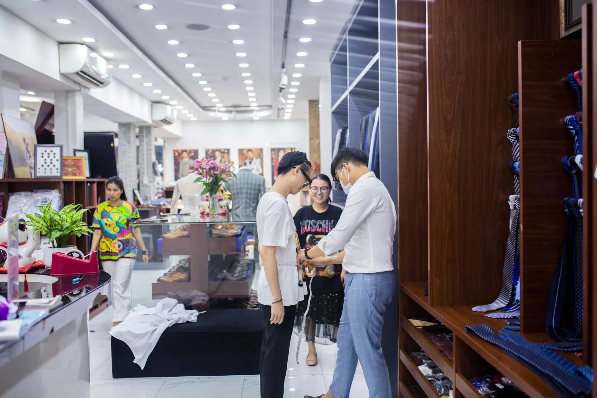 Phóng sự tại showroom — Mon Amie