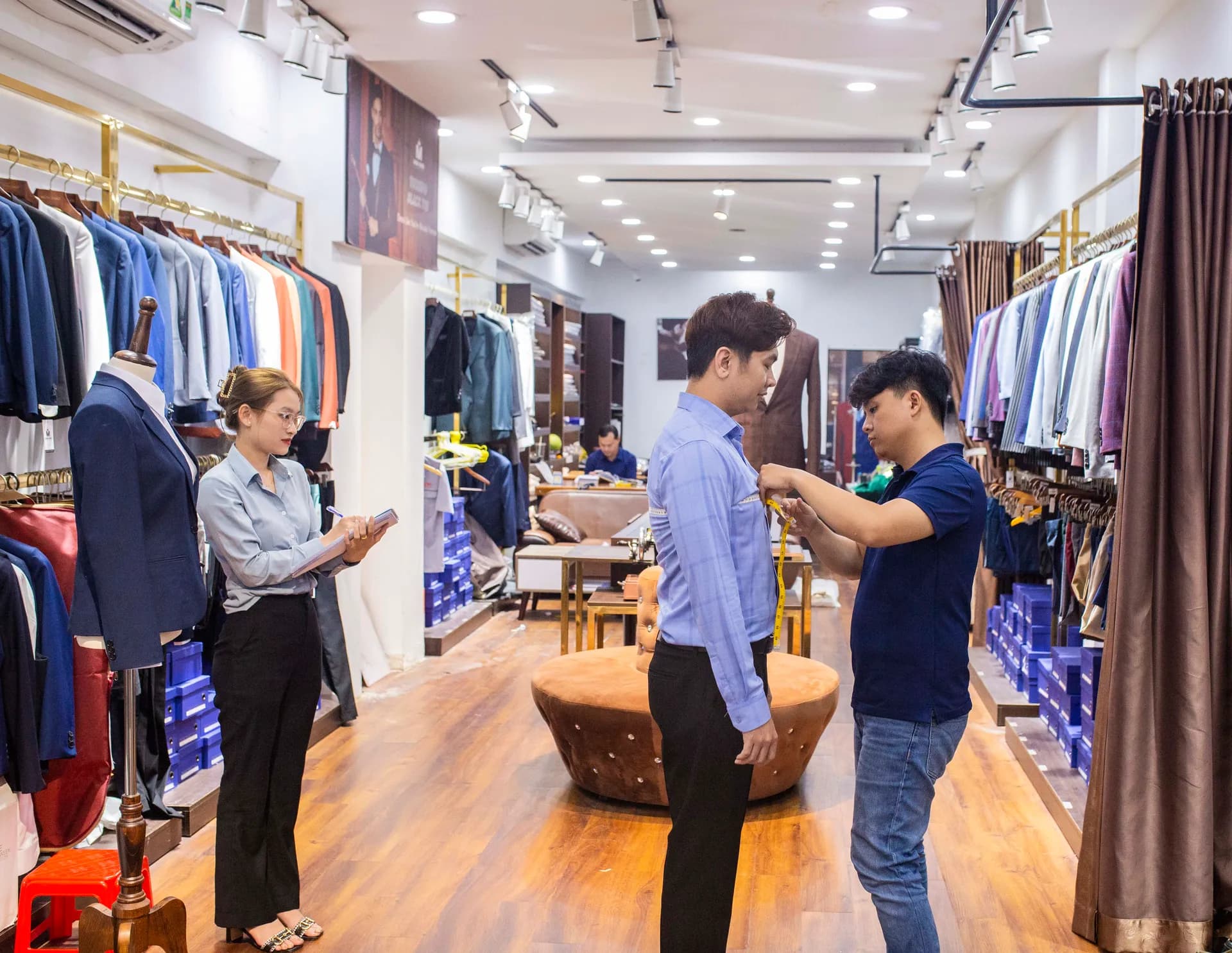 Phóng sự tại showroom — Mon Amie