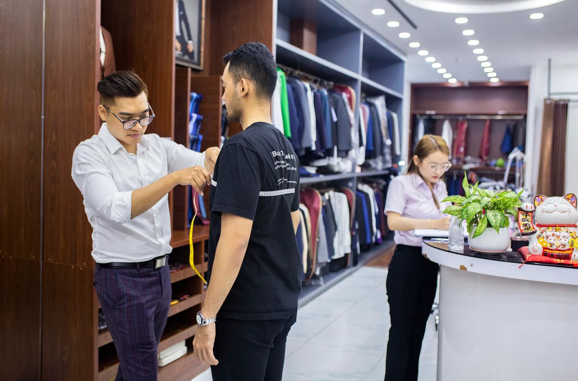 Phóng sự tại showroom — Mon Amie
