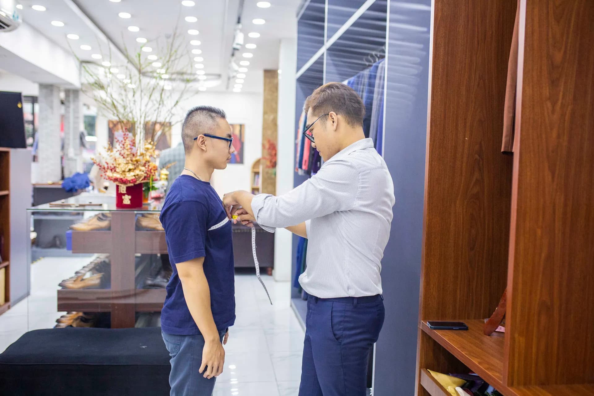 Phóng sự tại showroom — Mon Amie
