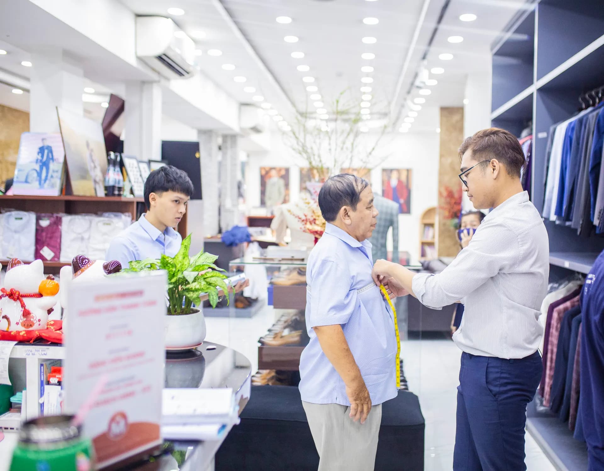 Phóng sự tại showroom — Mon Amie