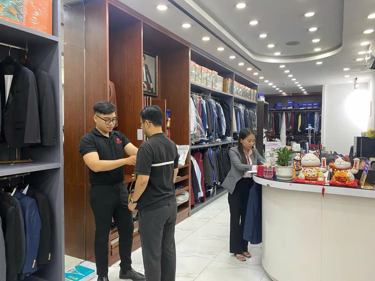 Phóng sự tại showroom — Mon Amie