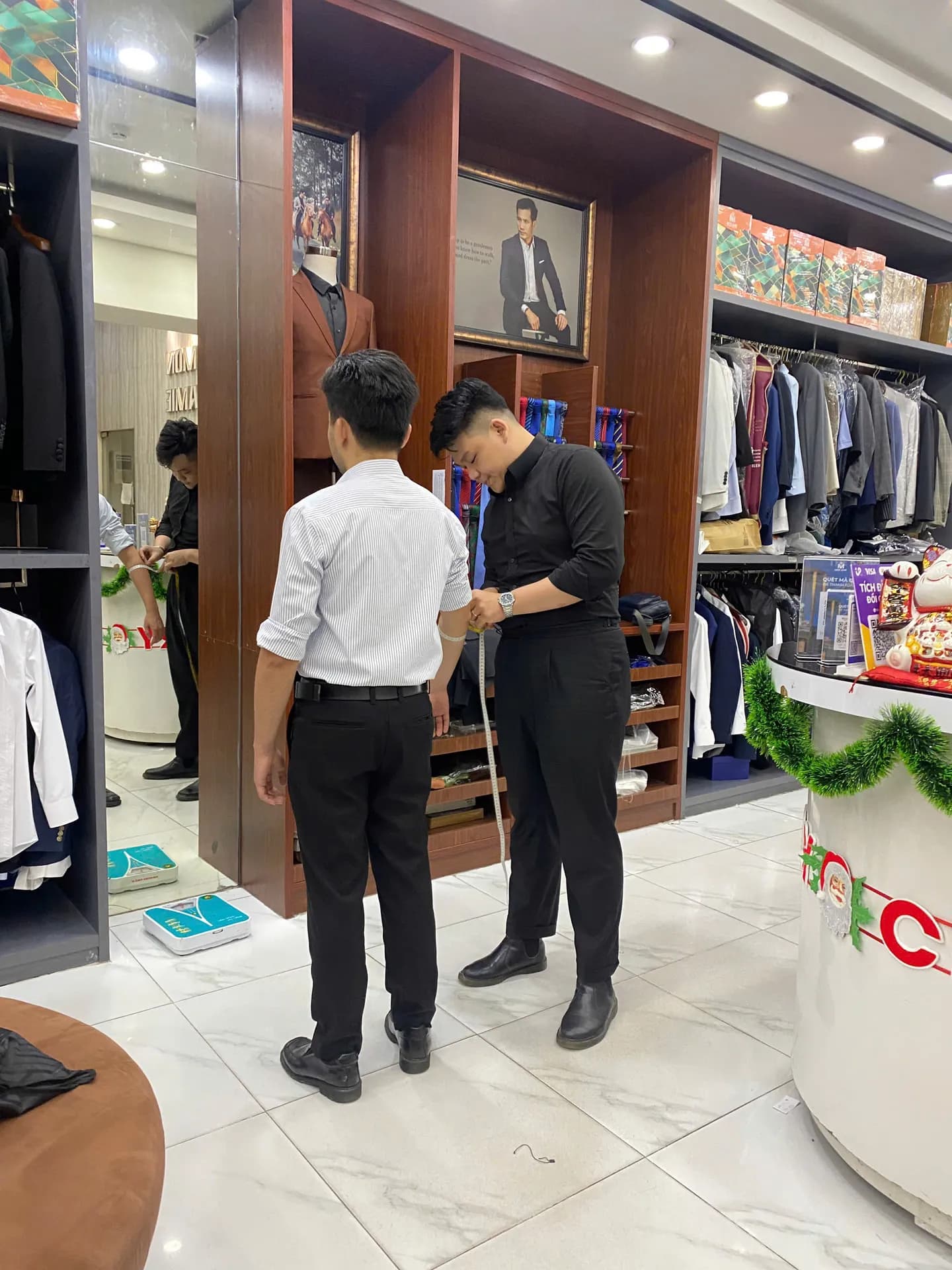 Phóng sự tại showroom — Mon Amie