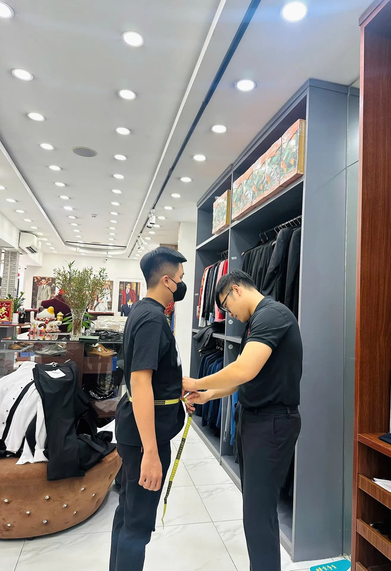 Phóng sự tại showroom — Mon Amie