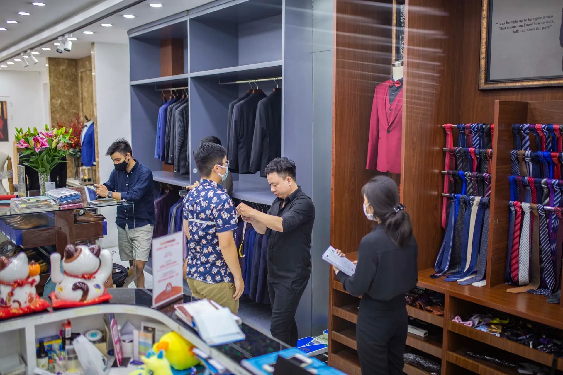 Phóng sự tại showroom — Mon Amie