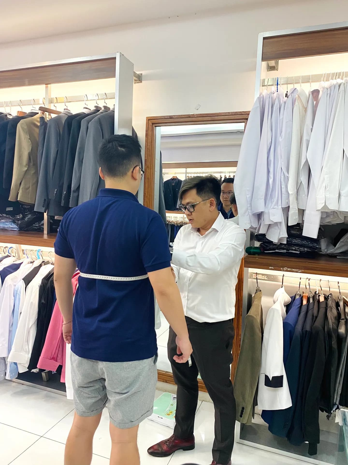 Phóng sự tại showroom — Mon Amie
