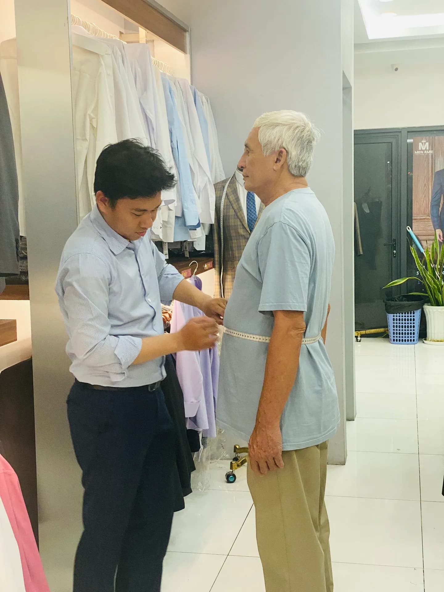 Phóng sự tại showroom — Mon Amie