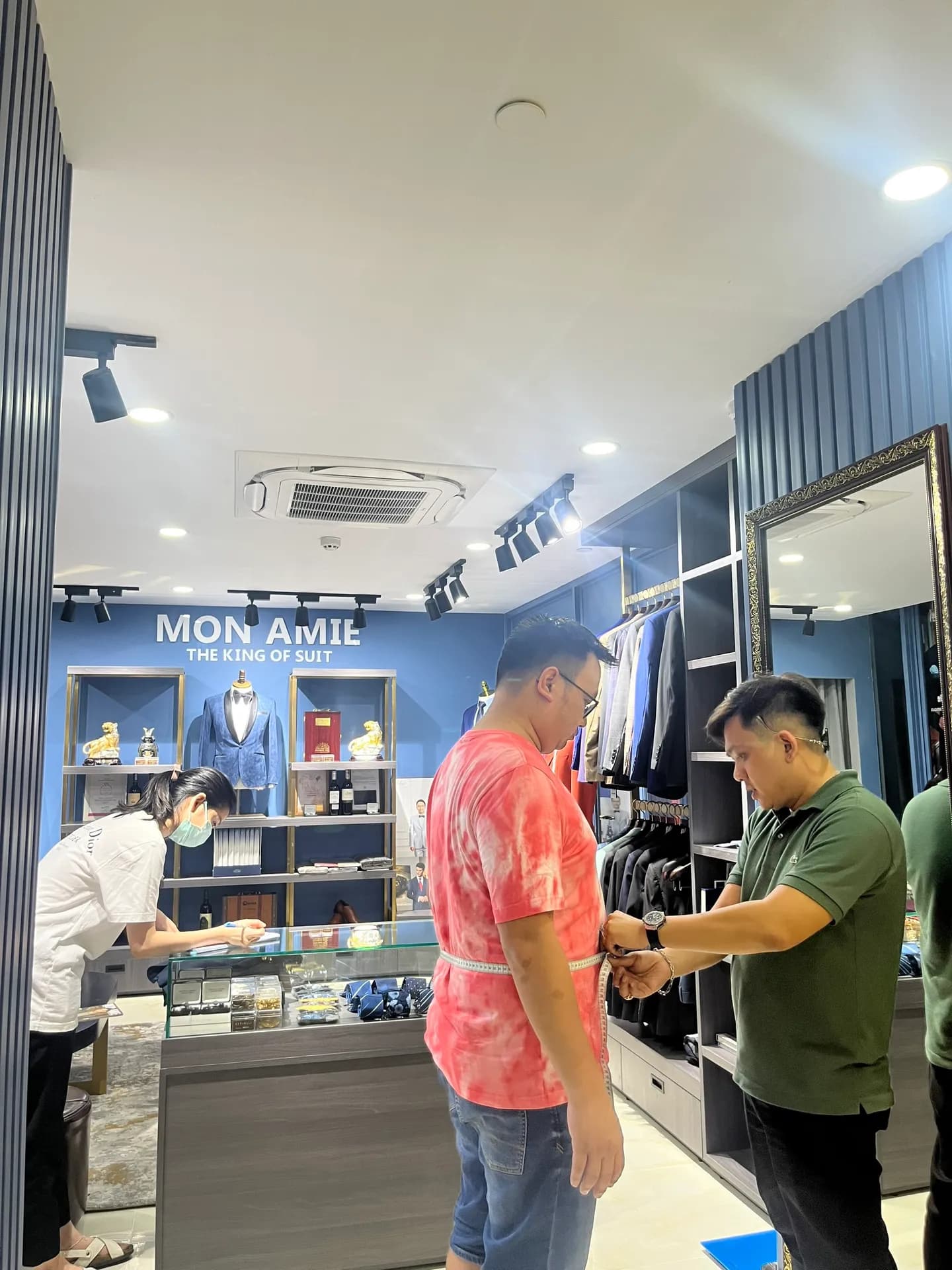 Phóng sự tại showroom — Mon Amie