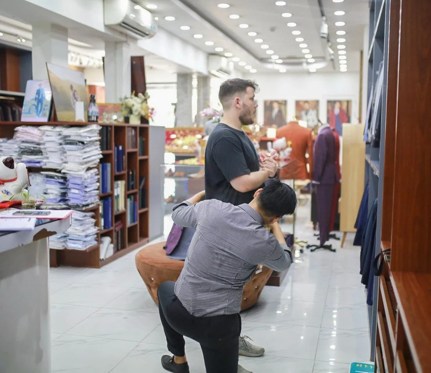 Phóng sự tại showroom — Mon Amie