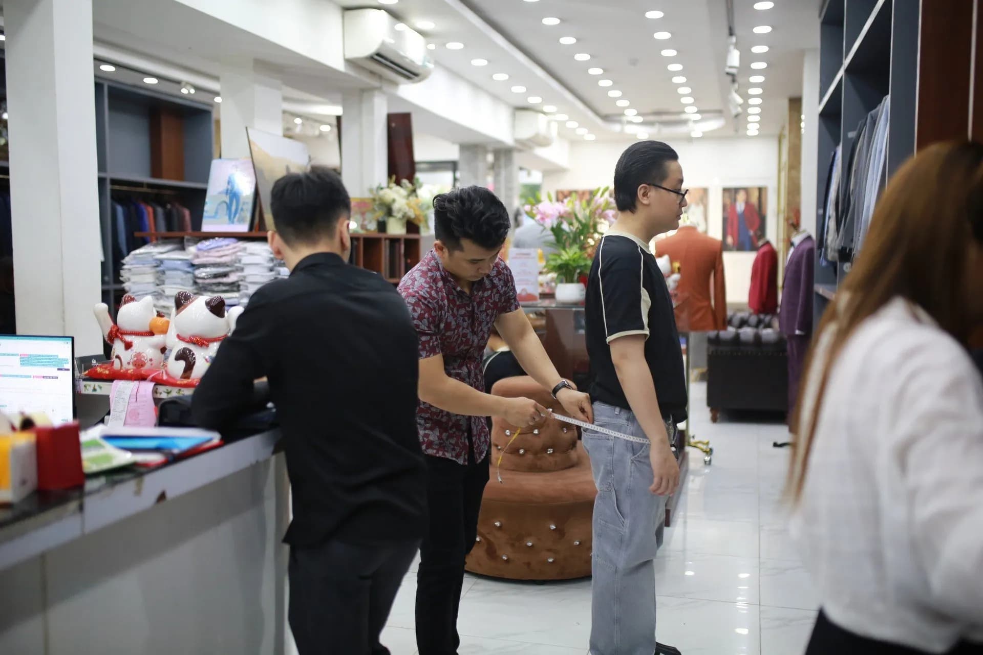 Phóng sự tại showroom — Mon Amie