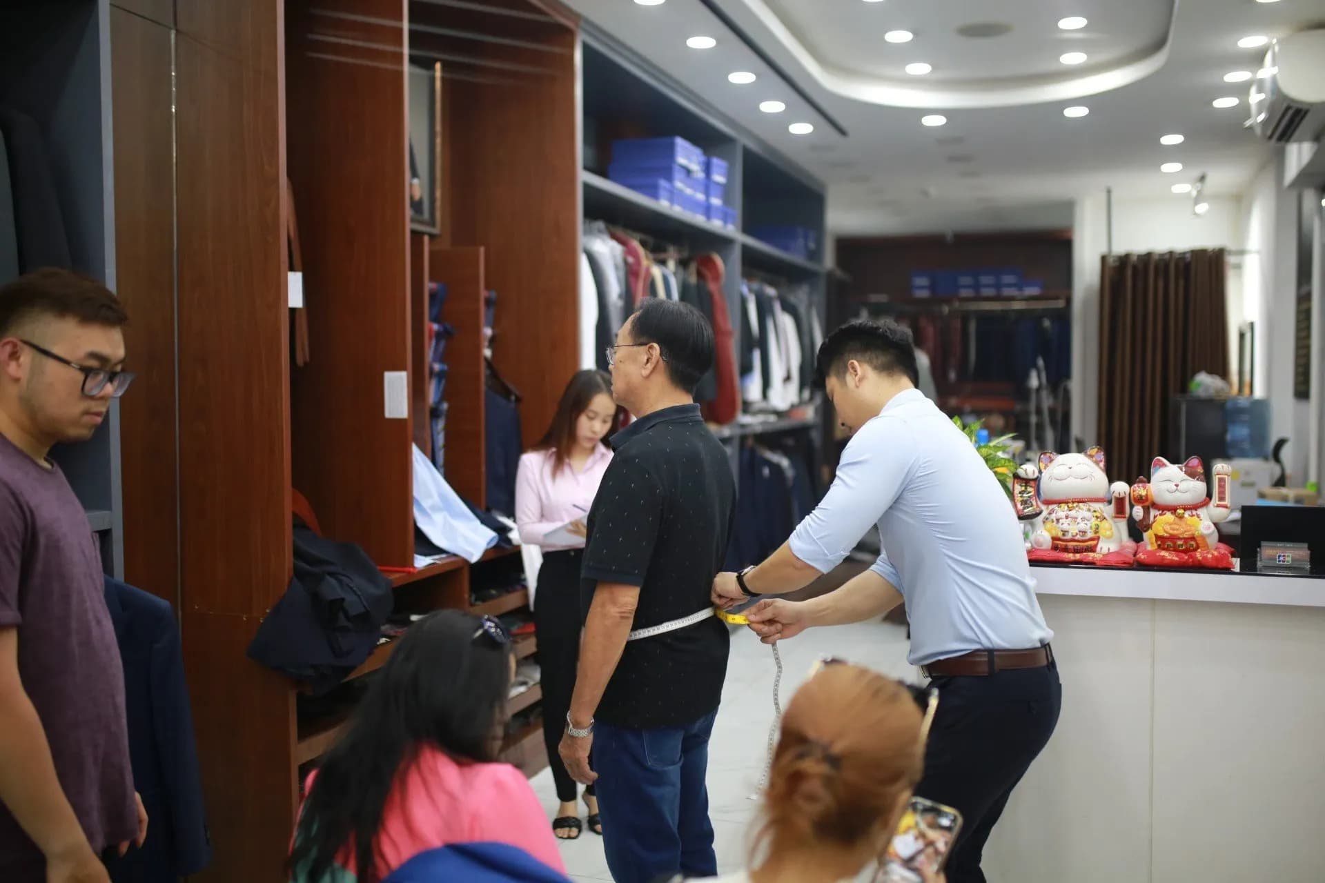 Phóng sự tại showroom — Mon Amie