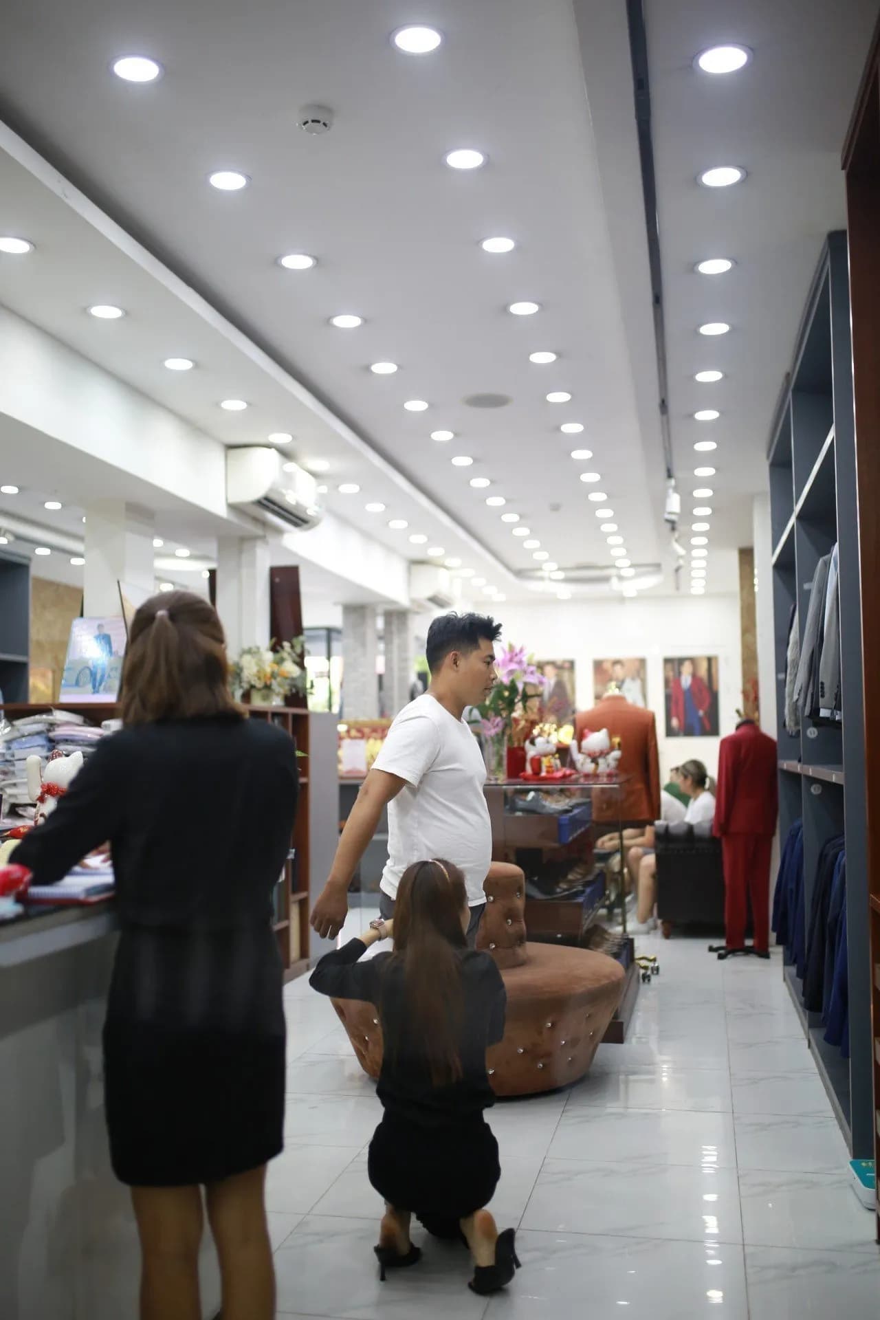 Phóng sự tại showroom — Mon Amie