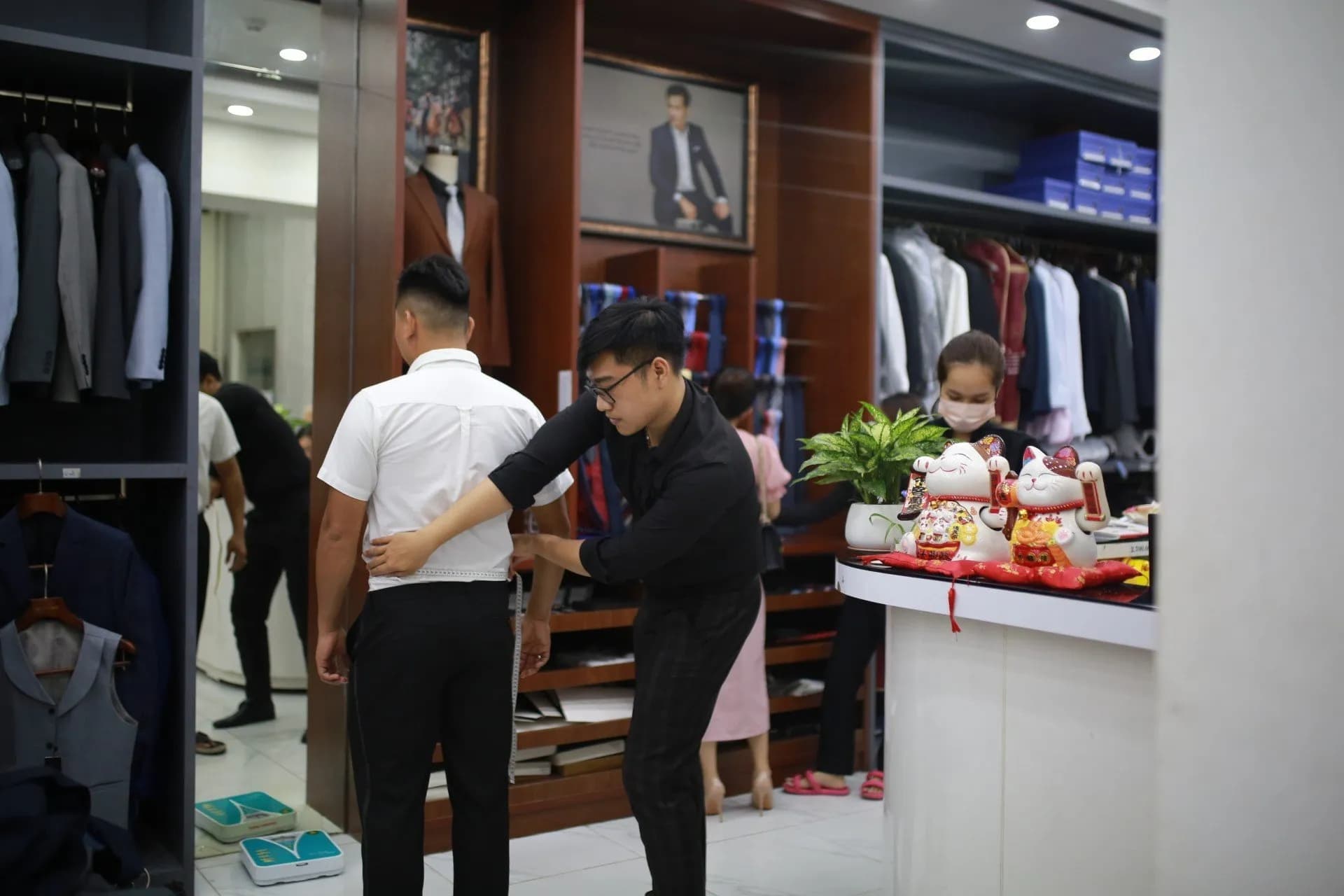 Phóng sự tại showroom — Mon Amie