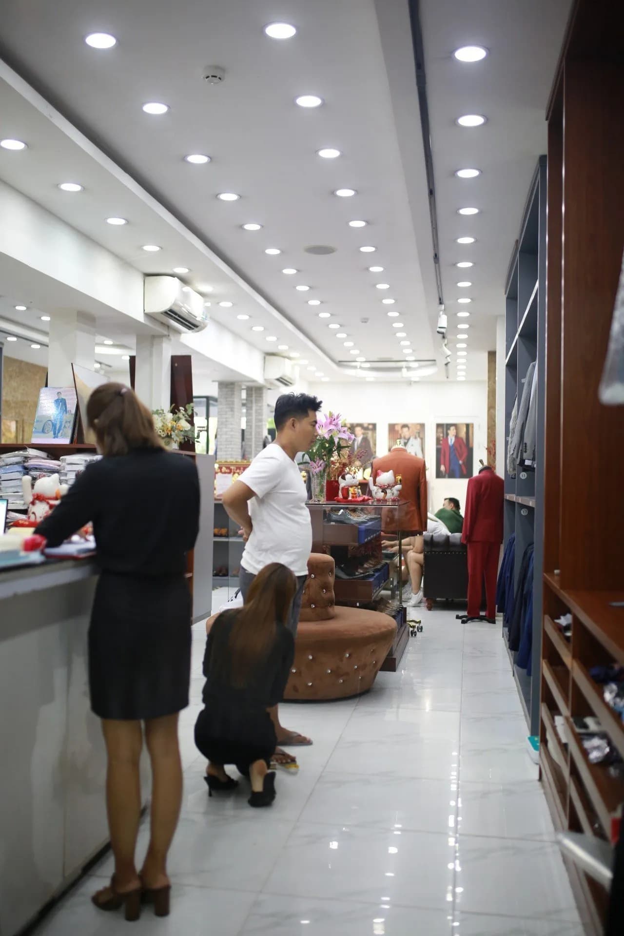 Phóng sự tại showroom — Mon Amie