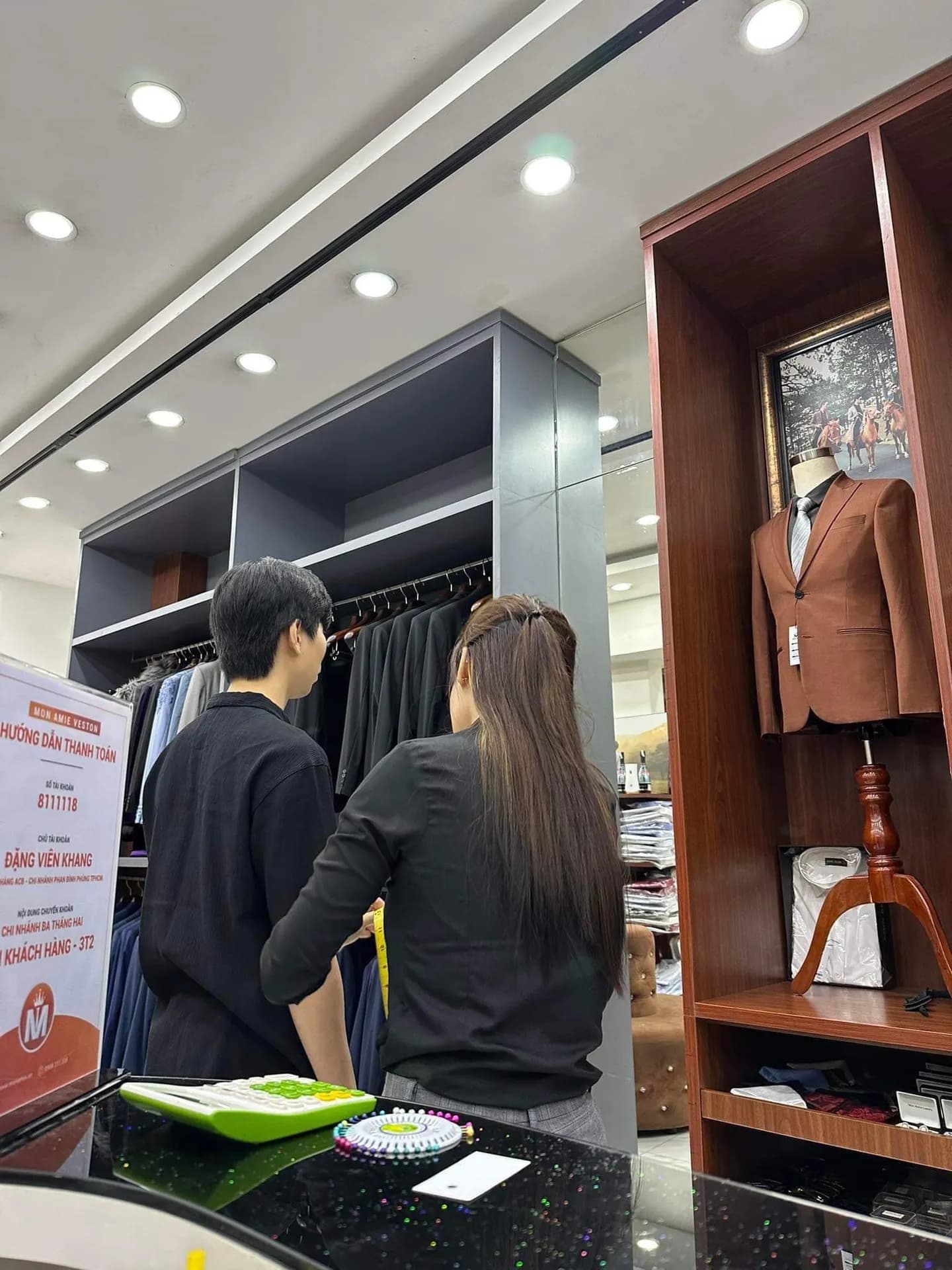 Phóng sự tại showroom — Mon Amie