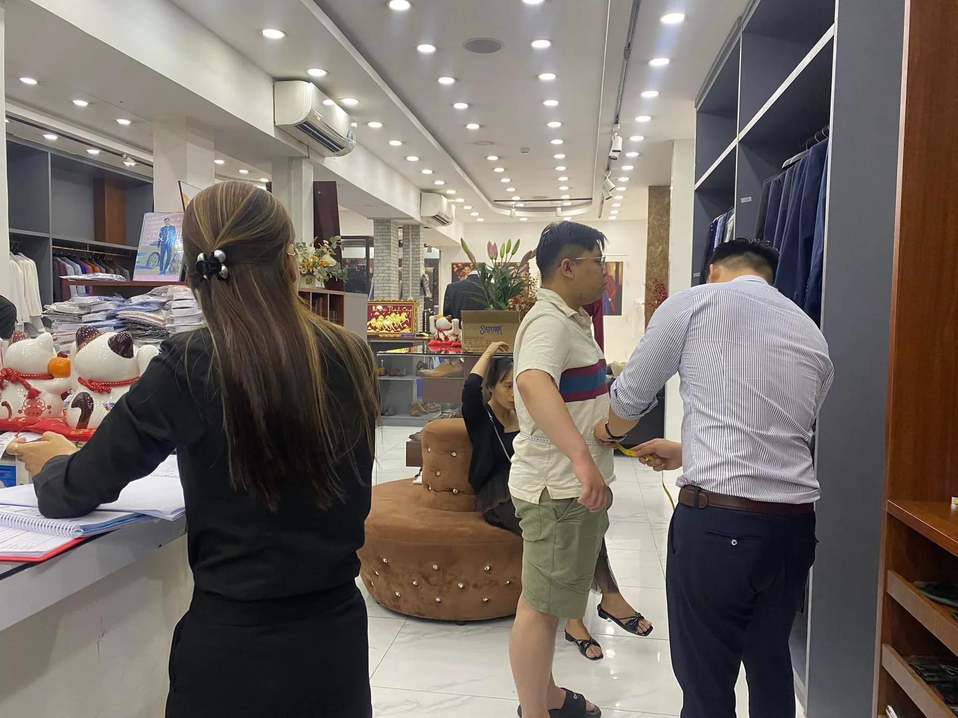 Phóng sự tại showroom — Mon Amie