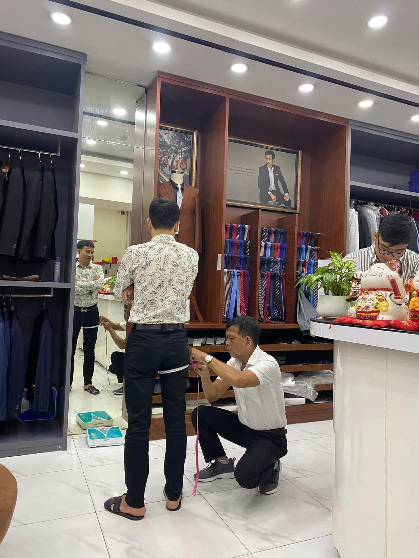 Phóng sự tại showroom — Mon Amie
