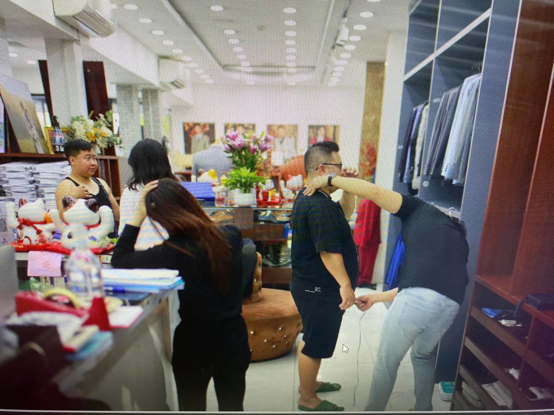 Phóng sự tại showroom — Mon Amie