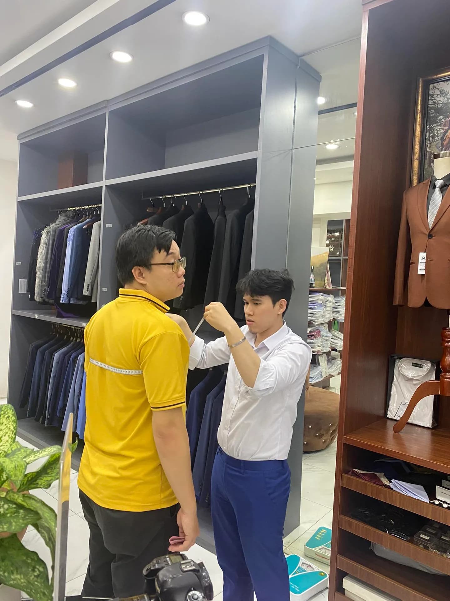 Phóng sự tại showroom — Mon Amie