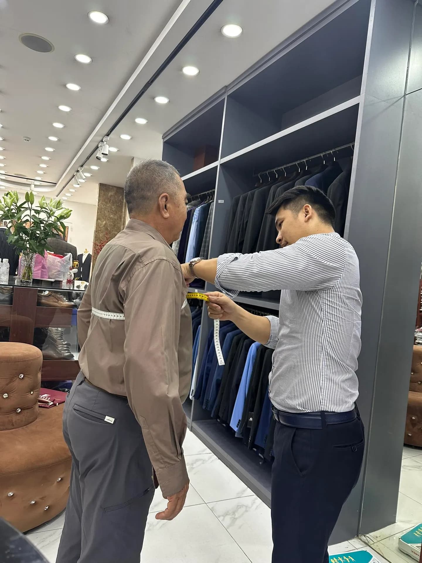 Phóng sự tại showroom — Mon Amie