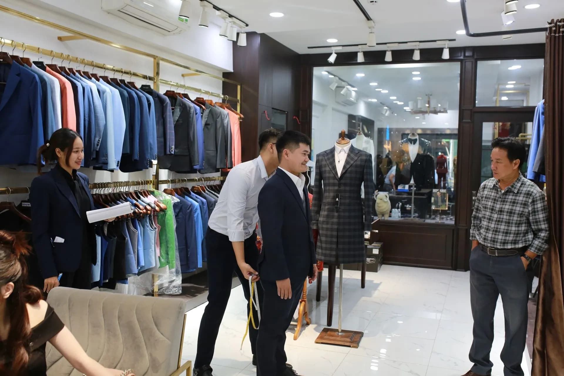 Phóng sự tại showroom — Mon Amie