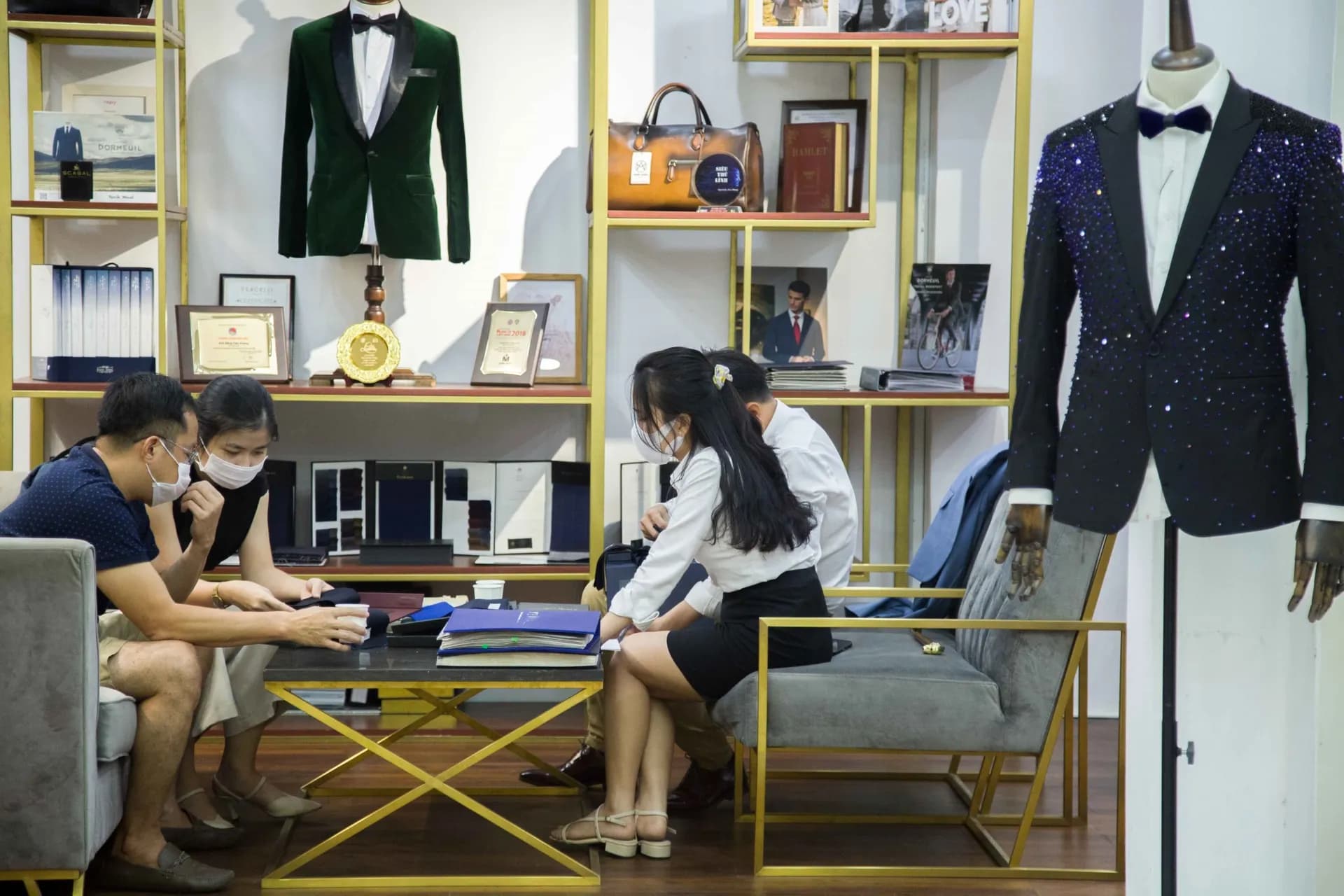 Phóng sự tại showroom — Mon Amie