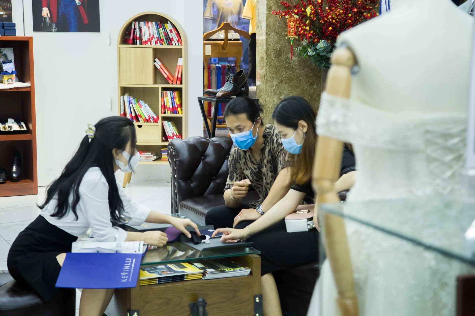 Phóng sự tại showroom — Mon Amie