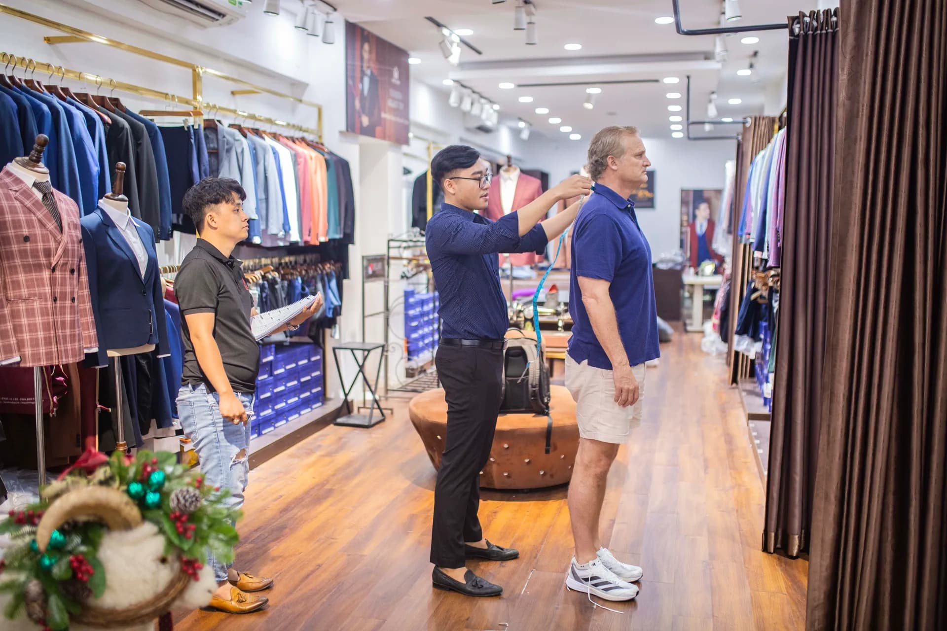 Phóng sự tại showroom — Mon Amie