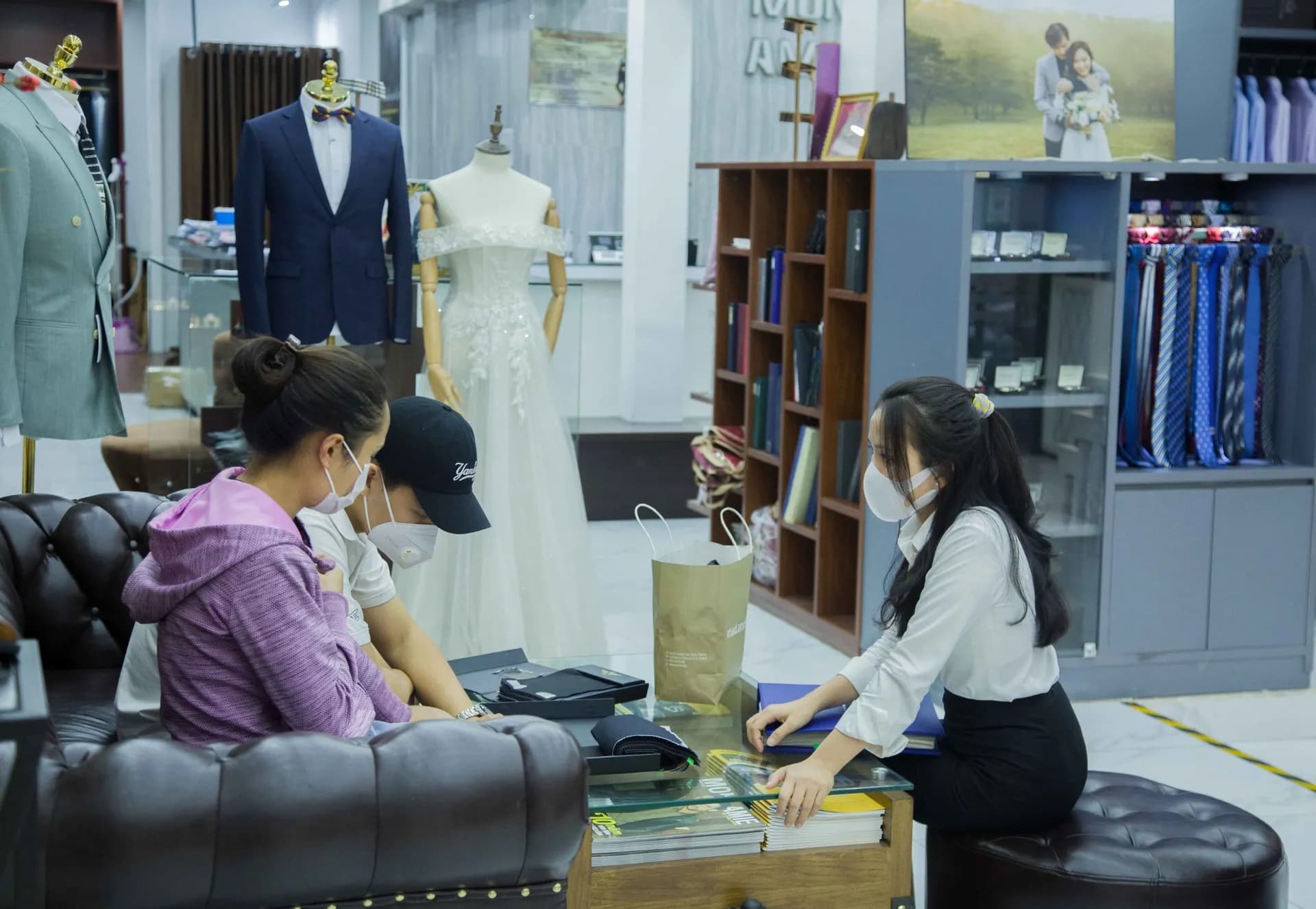 Phóng sự tại showroom — Mon Amie