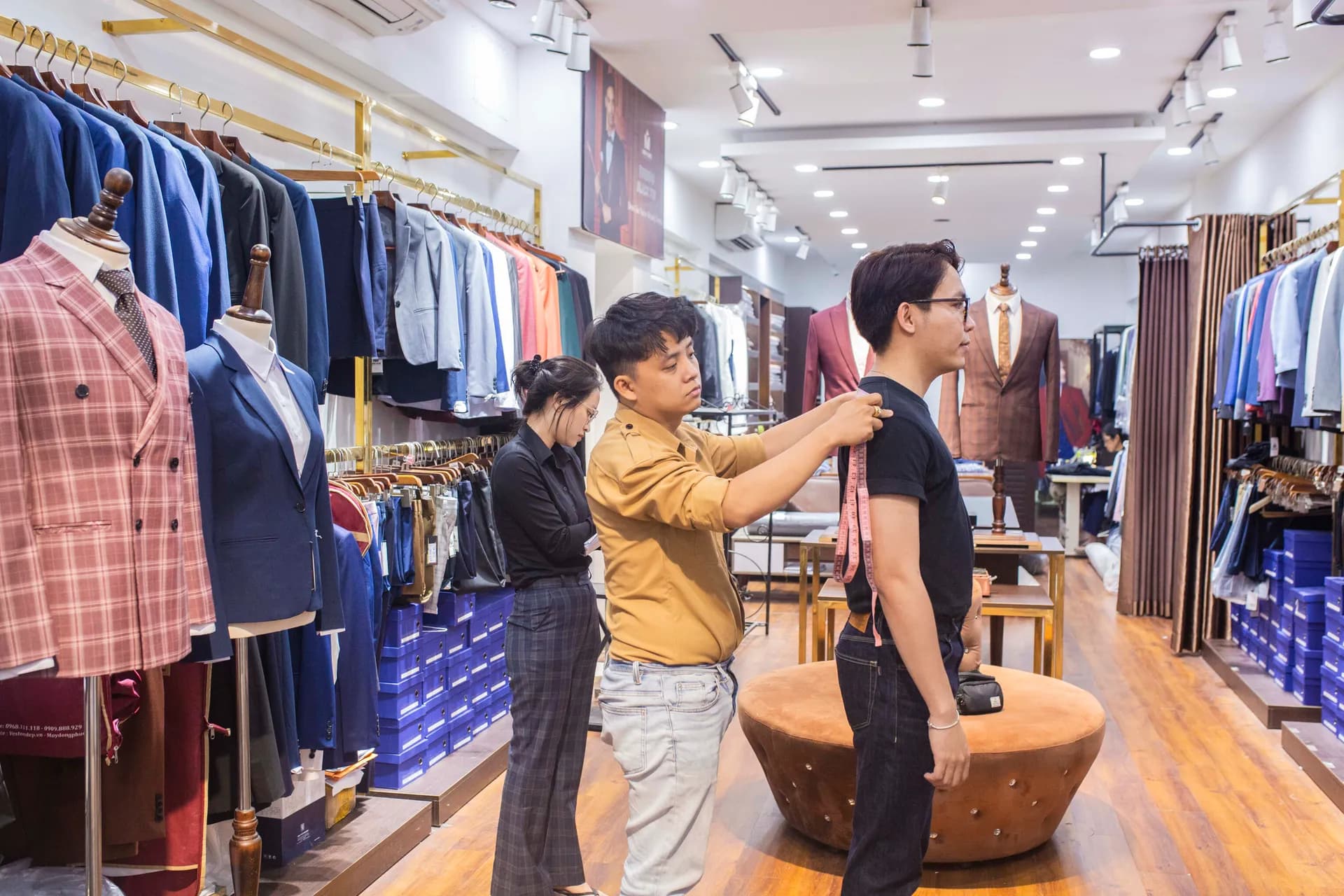 Phóng sự tại showroom — Mon Amie