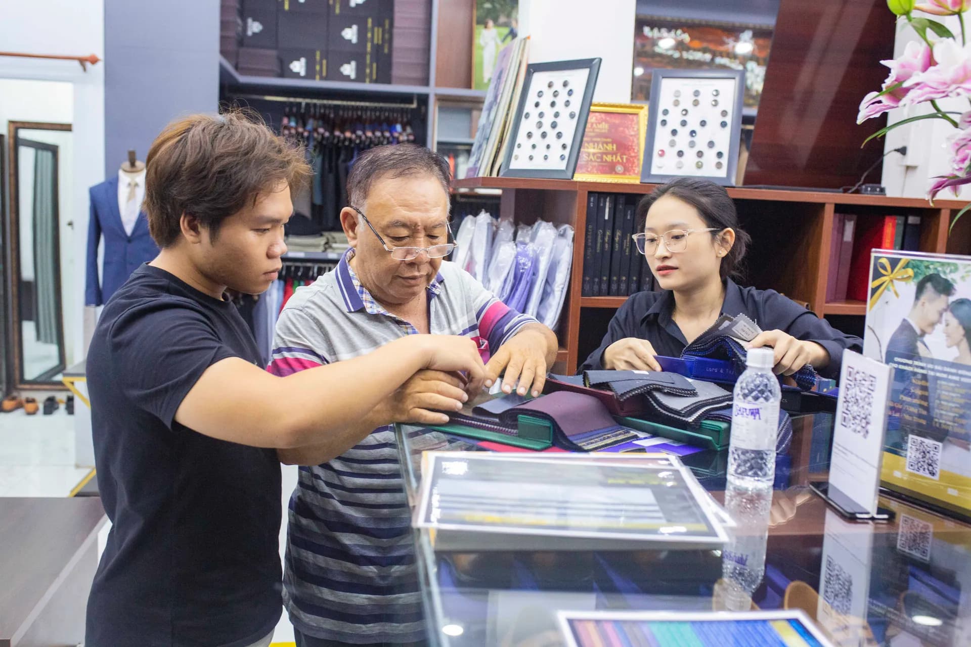 Phóng sự tại showroom — Mon Amie
