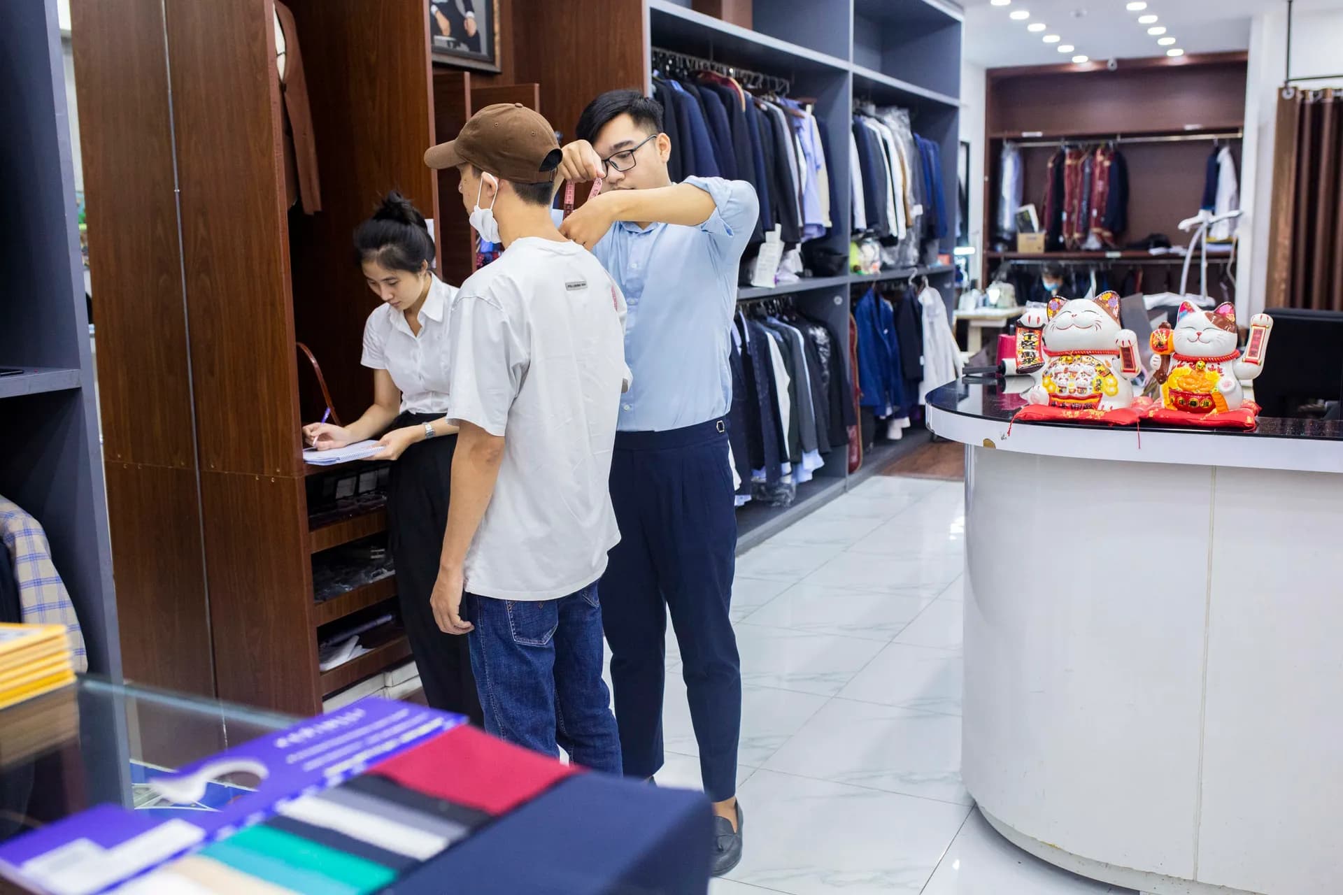 Phóng sự tại showroom — Mon Amie