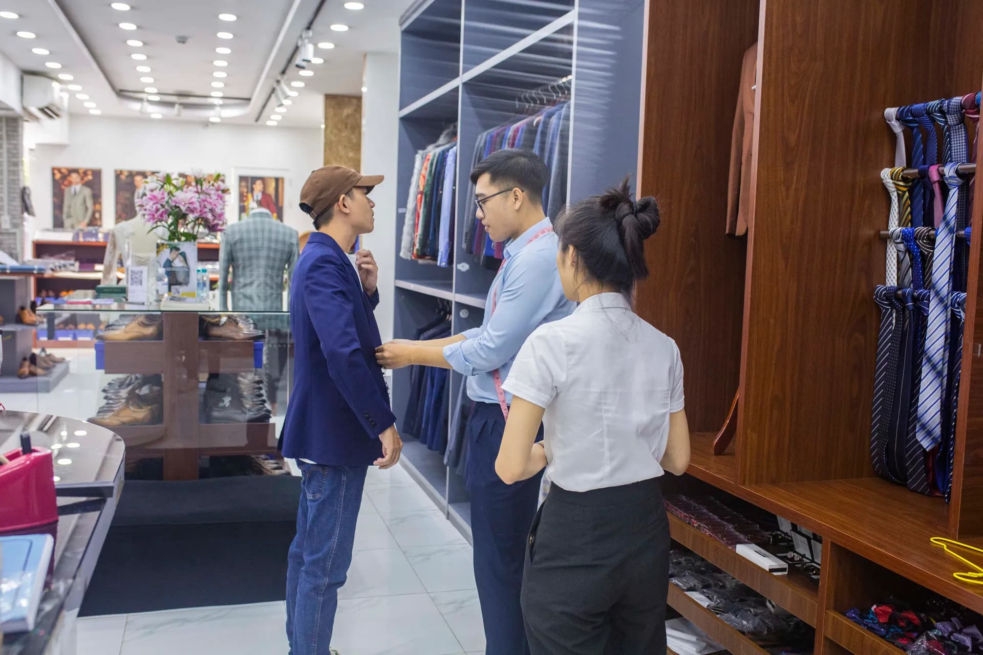 Phóng sự tại showroom — Mon Amie