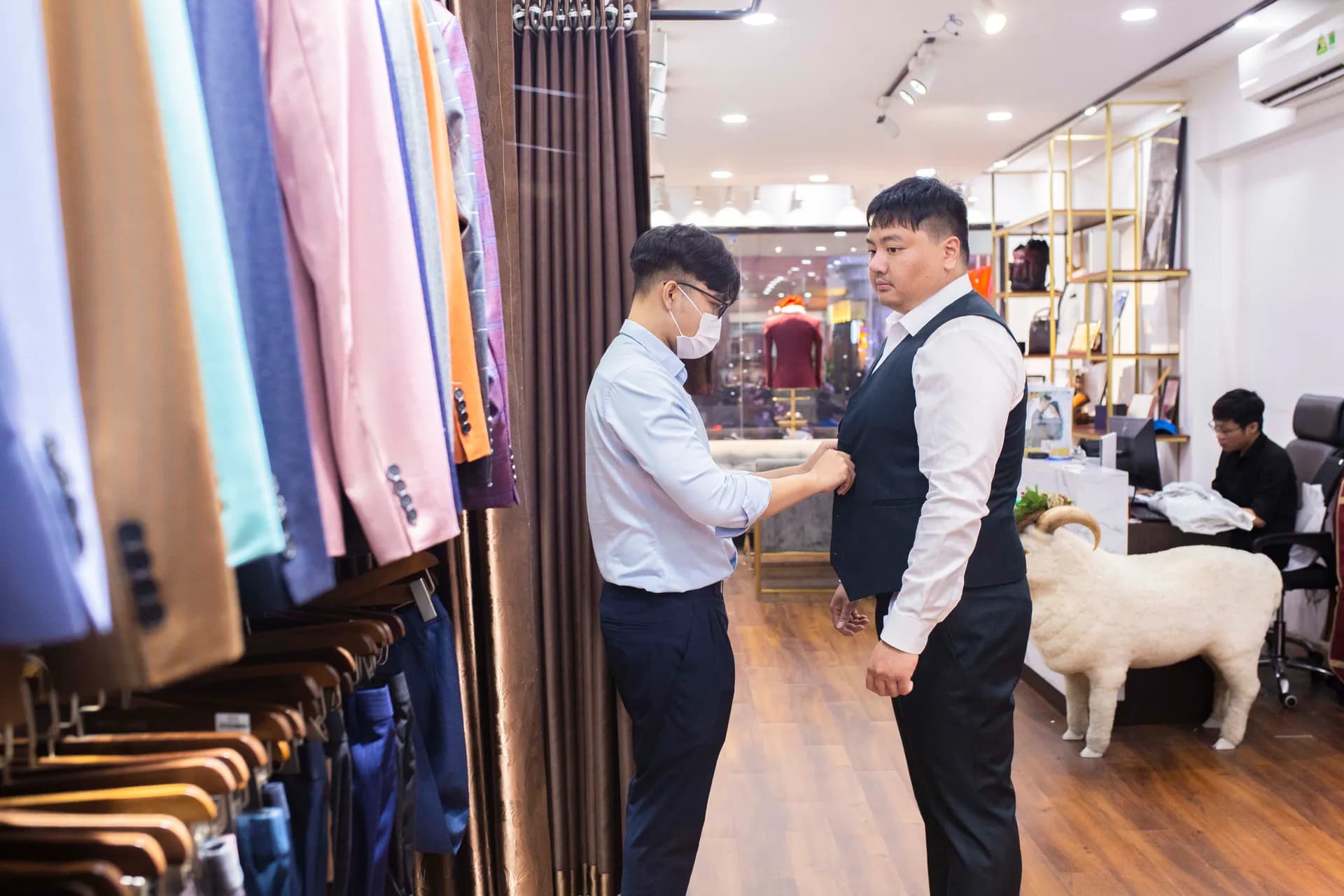 Phóng sự tại showroom — Mon Amie