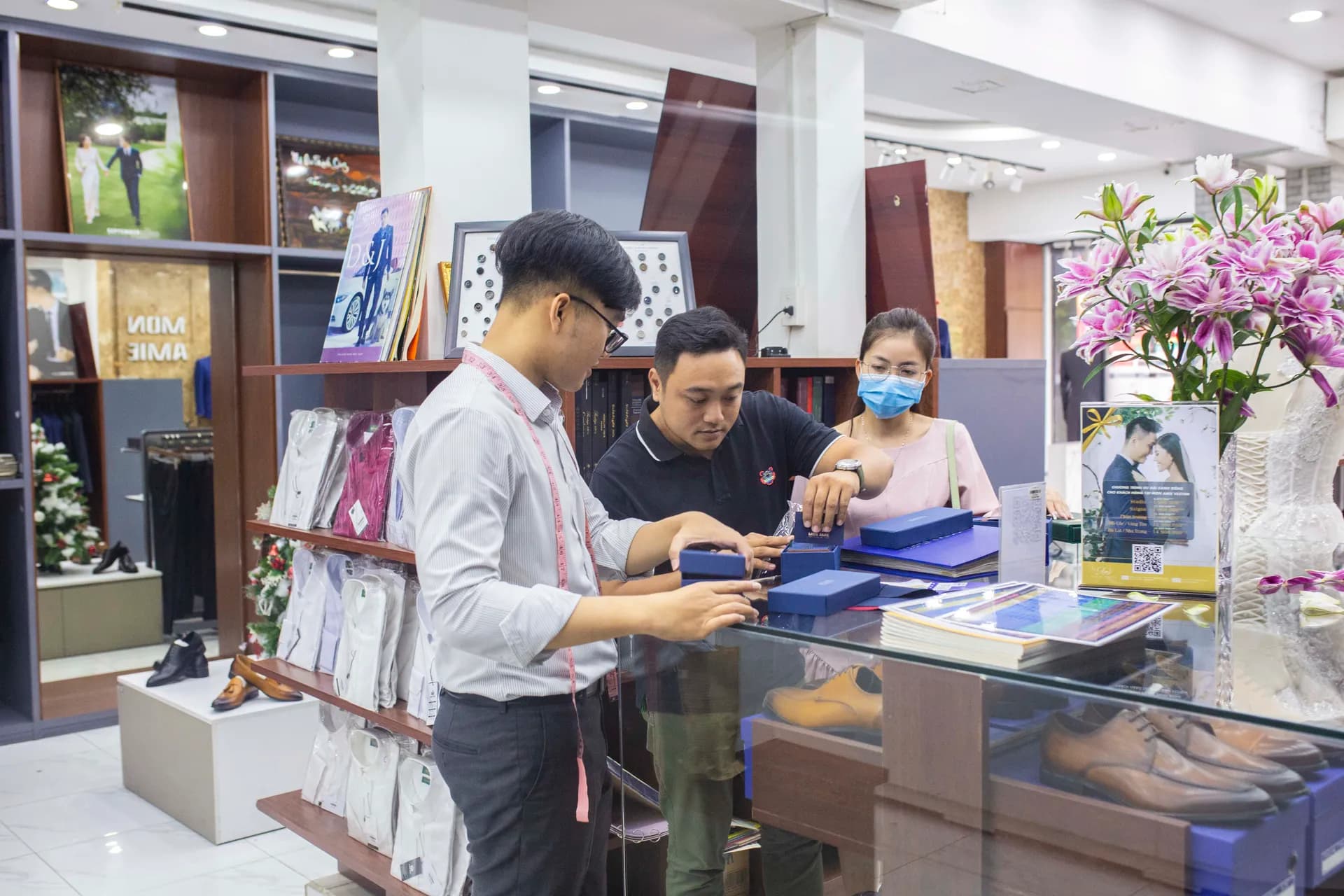 Phóng sự tại showroom — Mon Amie