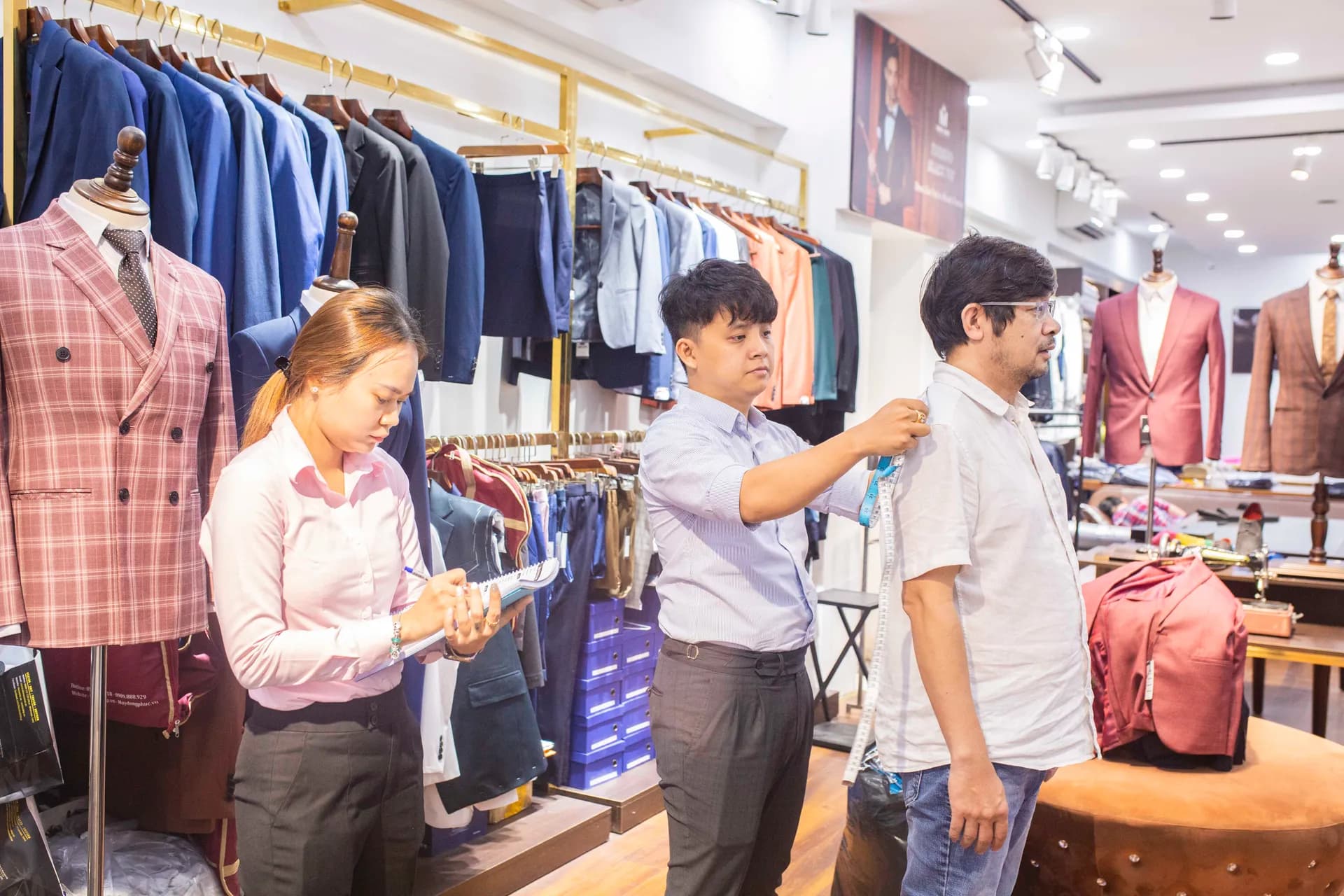 Phóng sự tại showroom — Mon Amie