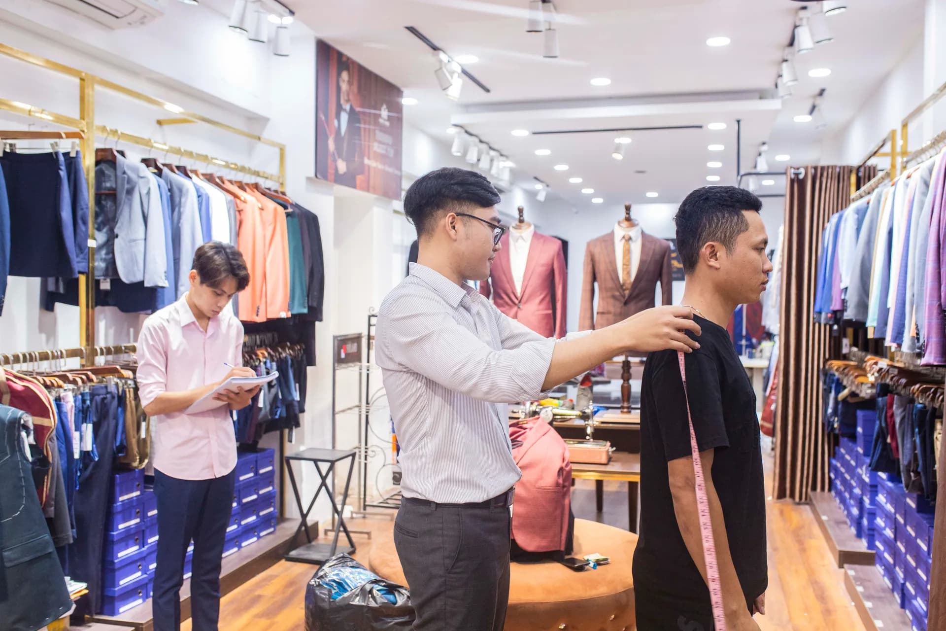 Phóng sự tại showroom — Mon Amie