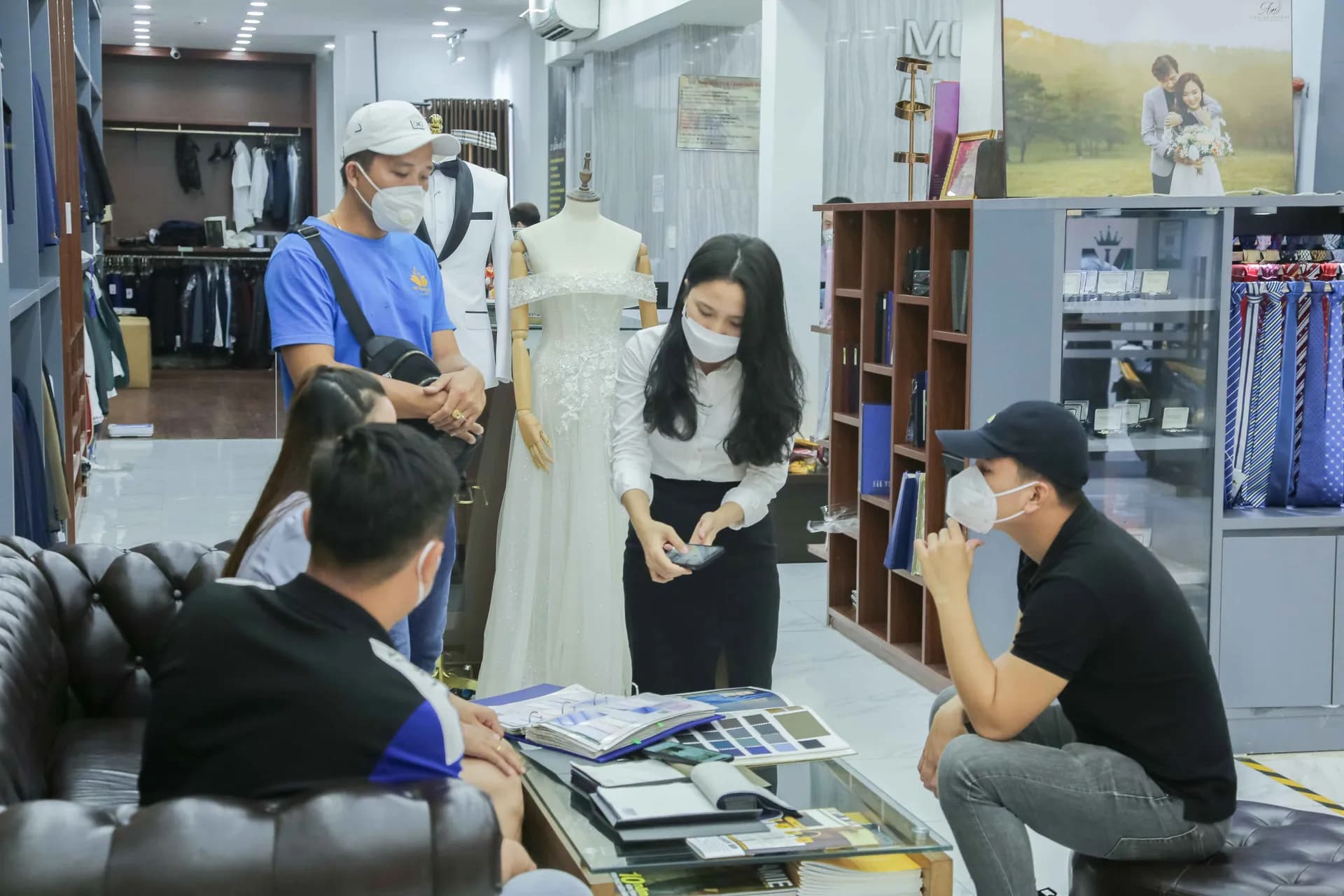 Phóng sự tại showroom — Mon Amie