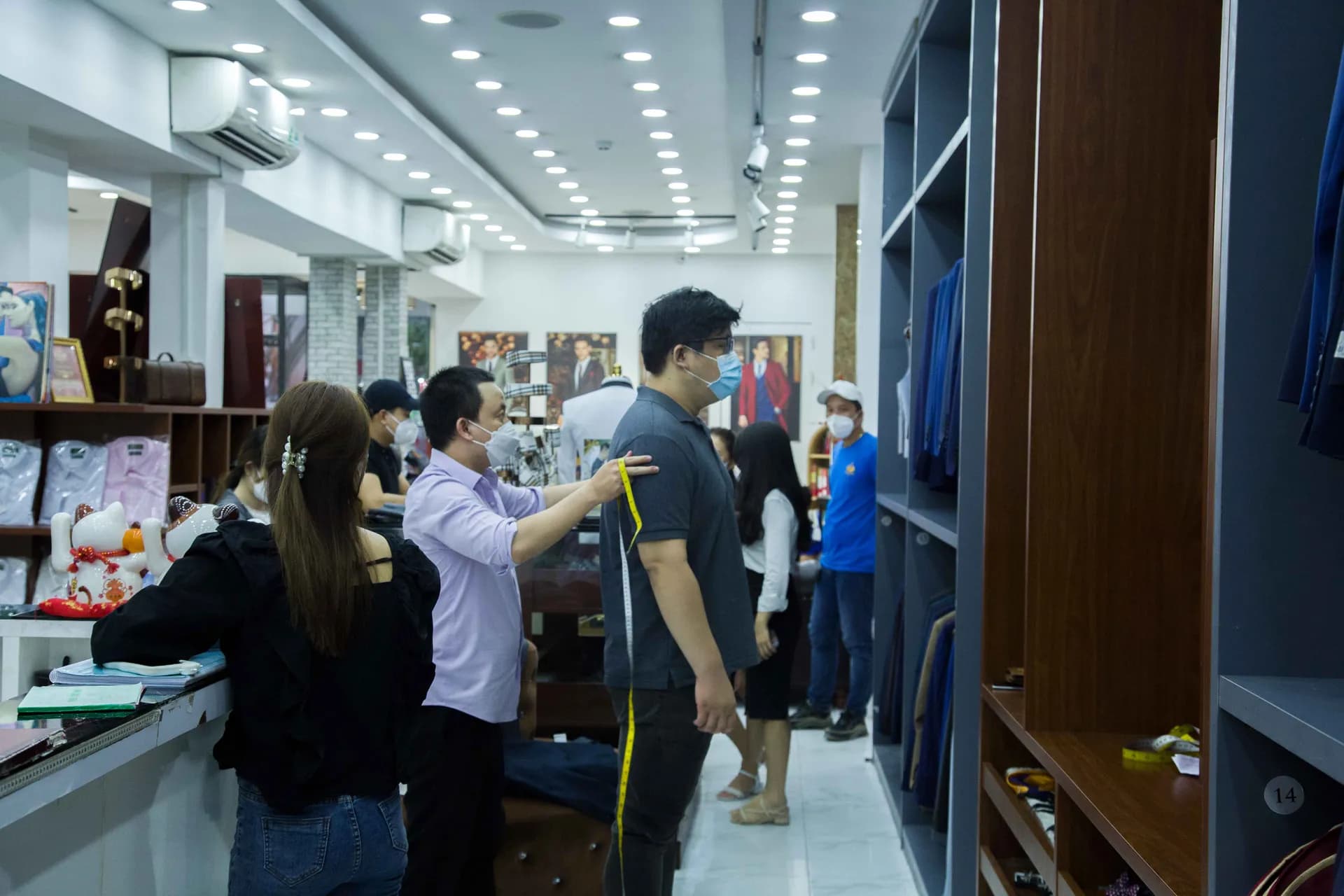 Phóng sự tại showroom — Mon Amie
