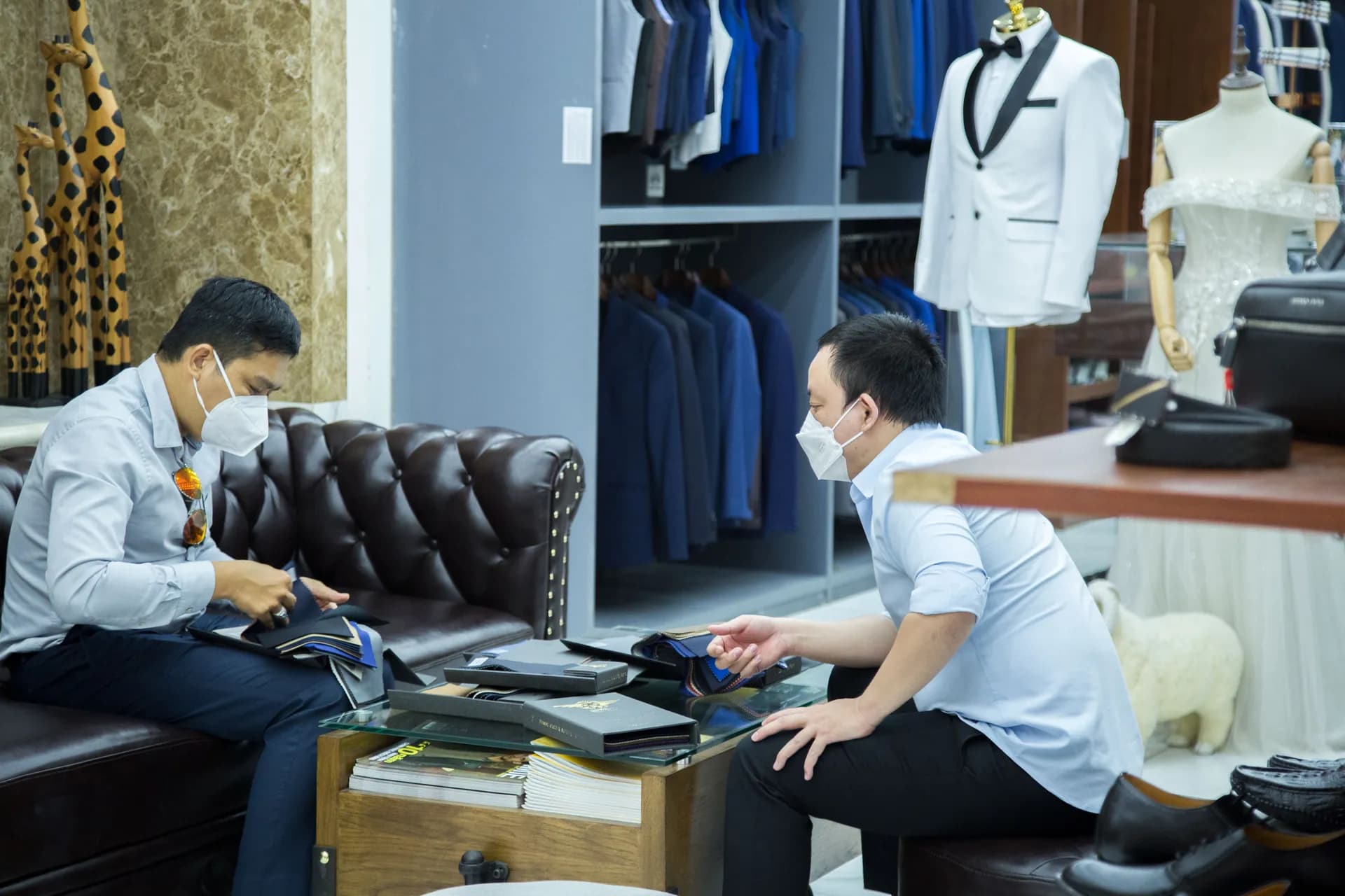 Phóng sự tại showroom — Mon Amie