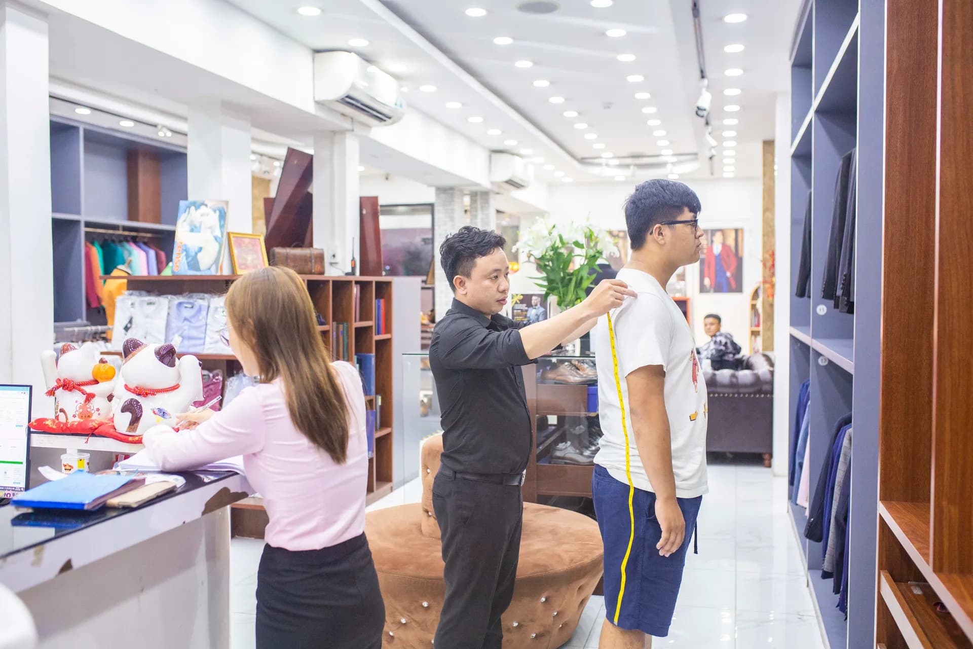 Phóng sự tại showroom — Mon Amie