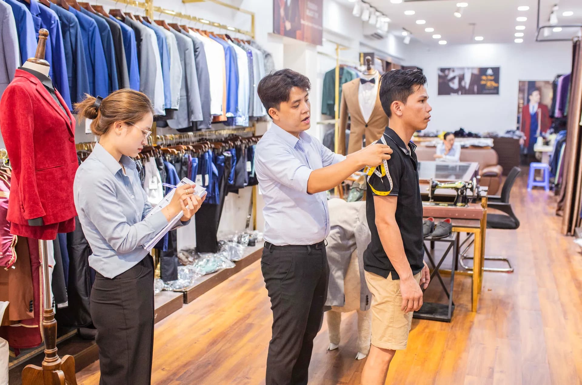 Phóng sự tại showroom — Mon Amie